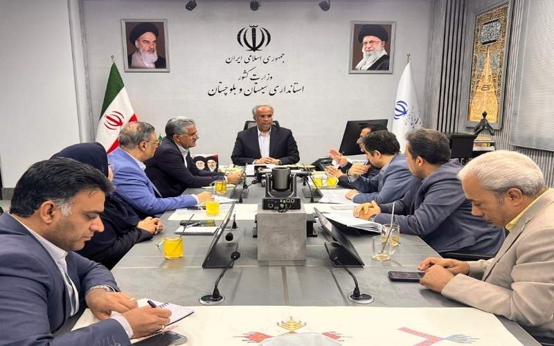 توسعه نیروگاه‌های خورشیدی و بادی