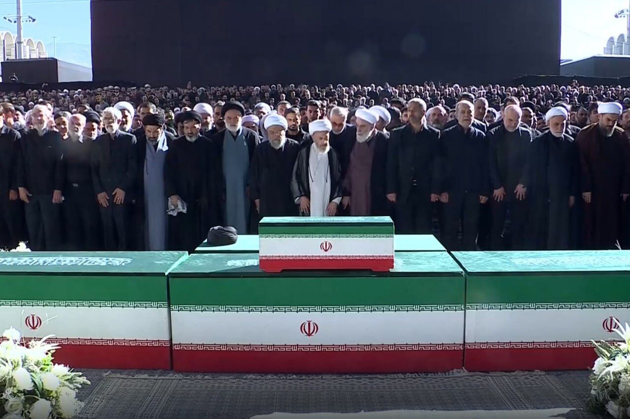 نماز بر پیکر رهبر شهید انقلاب؛ تجلی وحدت و وفاداری ملت