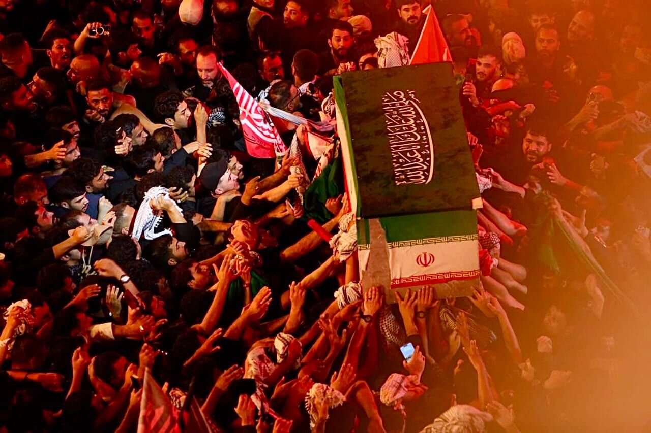 رهبر شهید انقلاب به زیارت جد شهیدشان نائل شدند