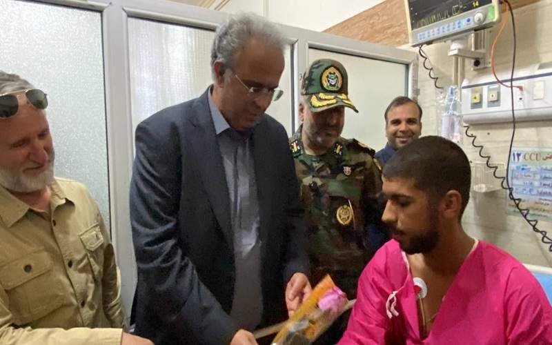خدمت‌رسانی بی‌وقفه به مجروحان حادثه بمپور
