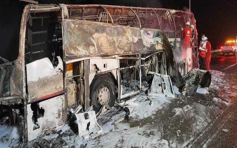 ۹ کشته و ۵ مصدوم در پی برخورد اتوبوس با تریلی